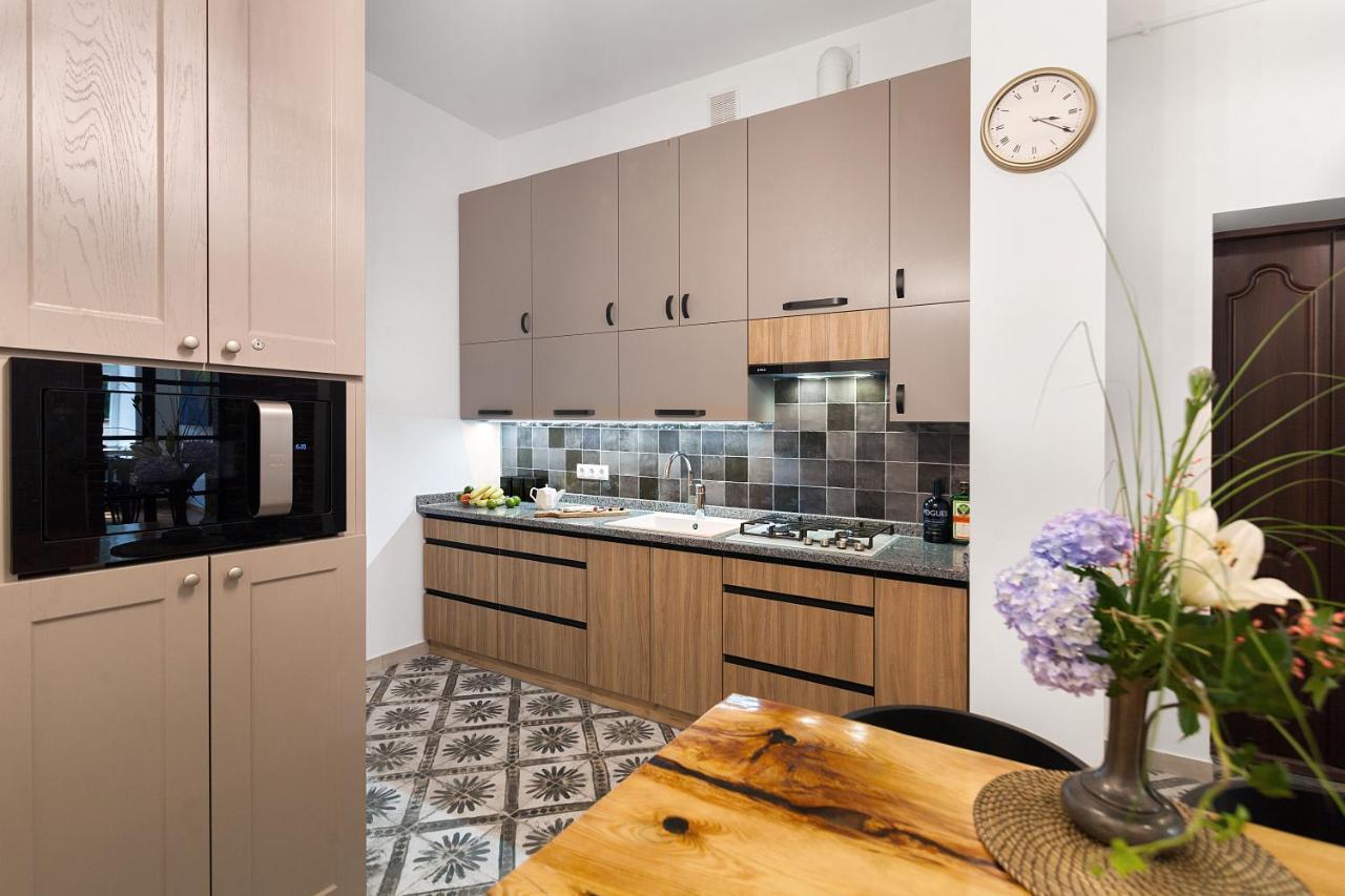Gallery Art Apartment Lviv Bagian luar foto