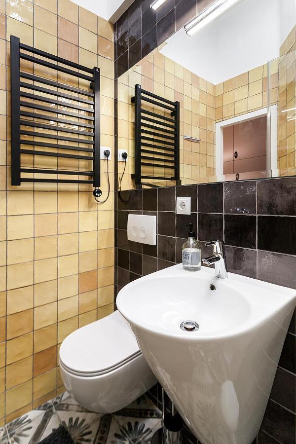 Gallery Art Apartment Lviv Bagian luar foto